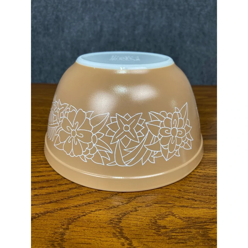 Vintage Pyrex Woodland 402 Mixing Bowl 1.5 Pint Tan White‎ Floral Oven safe